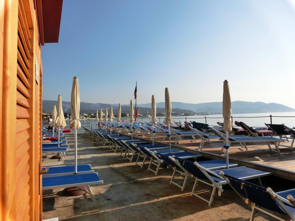 Hotel Arc En Ciel Diano Marina Exterior foto